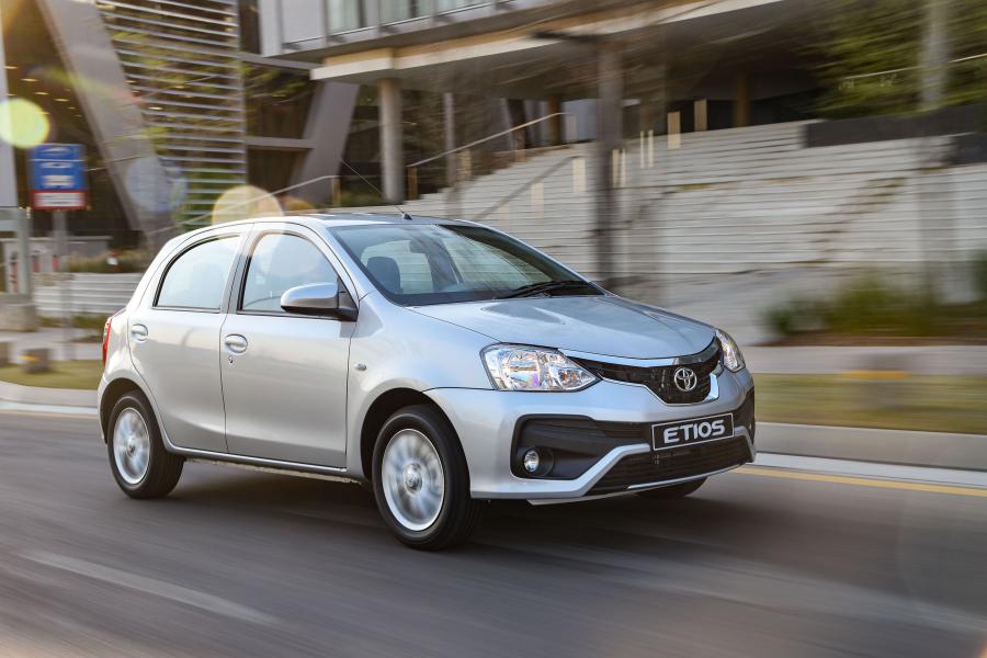  Toyota Etios Hatchback 2016 года  (ZA) (фото 3 из 14)